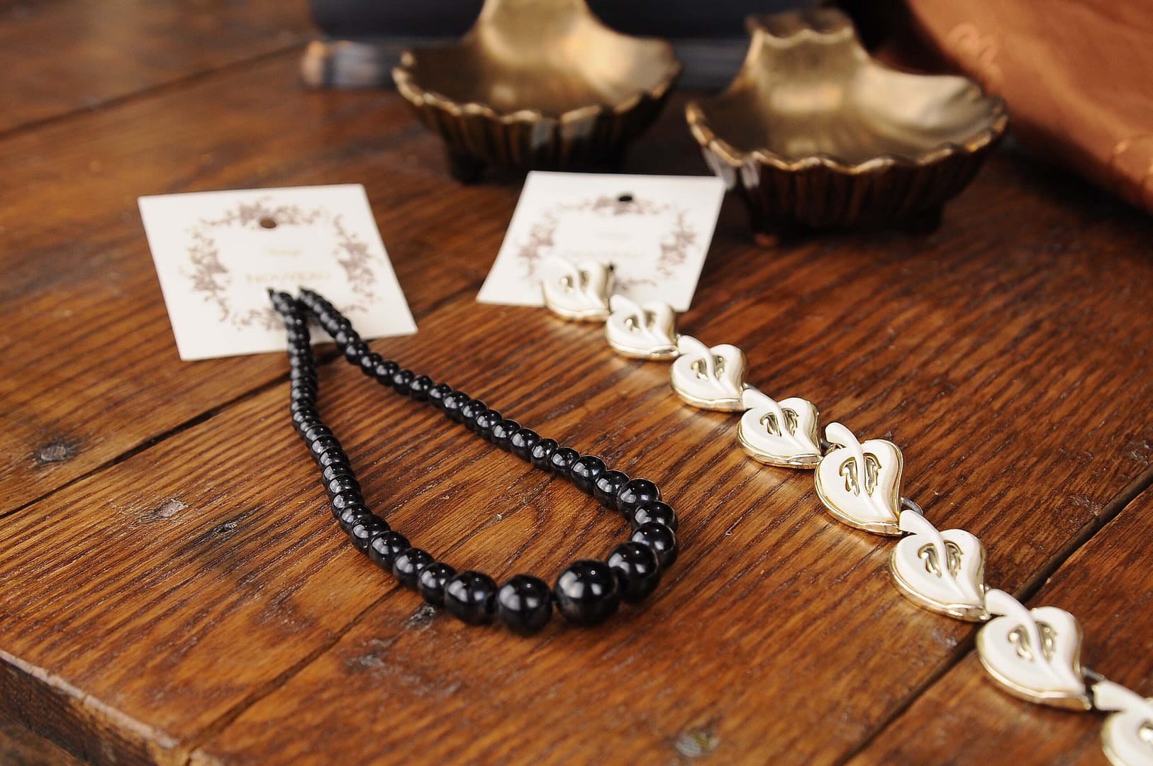 Vintage Necklaces Bracelets Brooch Set - Image 7